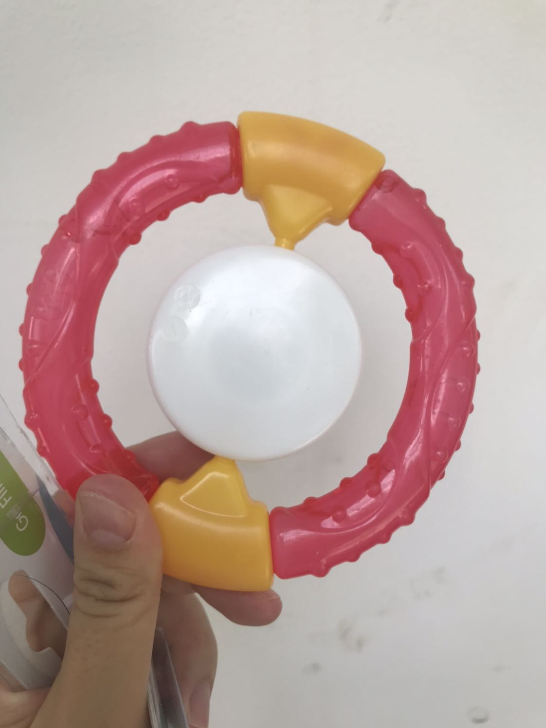 Hàng còn trong hộp nhưng tại sao bị bay màu, trầy trụa nhìn như hàng sử dụng rồi sau đó ép vào hộp lại. Mua cho bé chơi mà giờ không dám cho chơi luôn. Tin tưởng tiki quá riếc giao hàng sao kém chất lượng quá, không lọc hoặc kiểm duyệt hàng của NCC. Đề nghị có sự phản hồi của tiki và ncc.