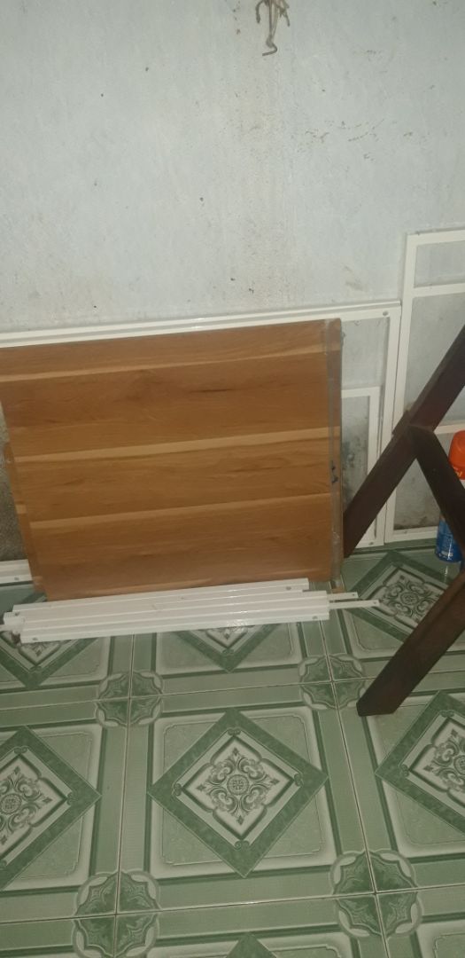 Cái này gọi là cái khung bao bên ngoài đâu phải cái kệ phải mua thêm cái kệ chân dưới nữa