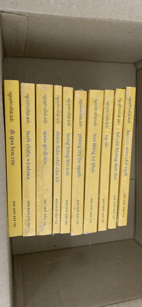 Mình đặt 10 cuốn bản khổ nhỏ, tiện mang đi mọi nơi. Tiki giao hàng rất nhanh, sách đều được bọc màng co. Lần đầu mua Tiki trải nghiệm tốt ghê 😄