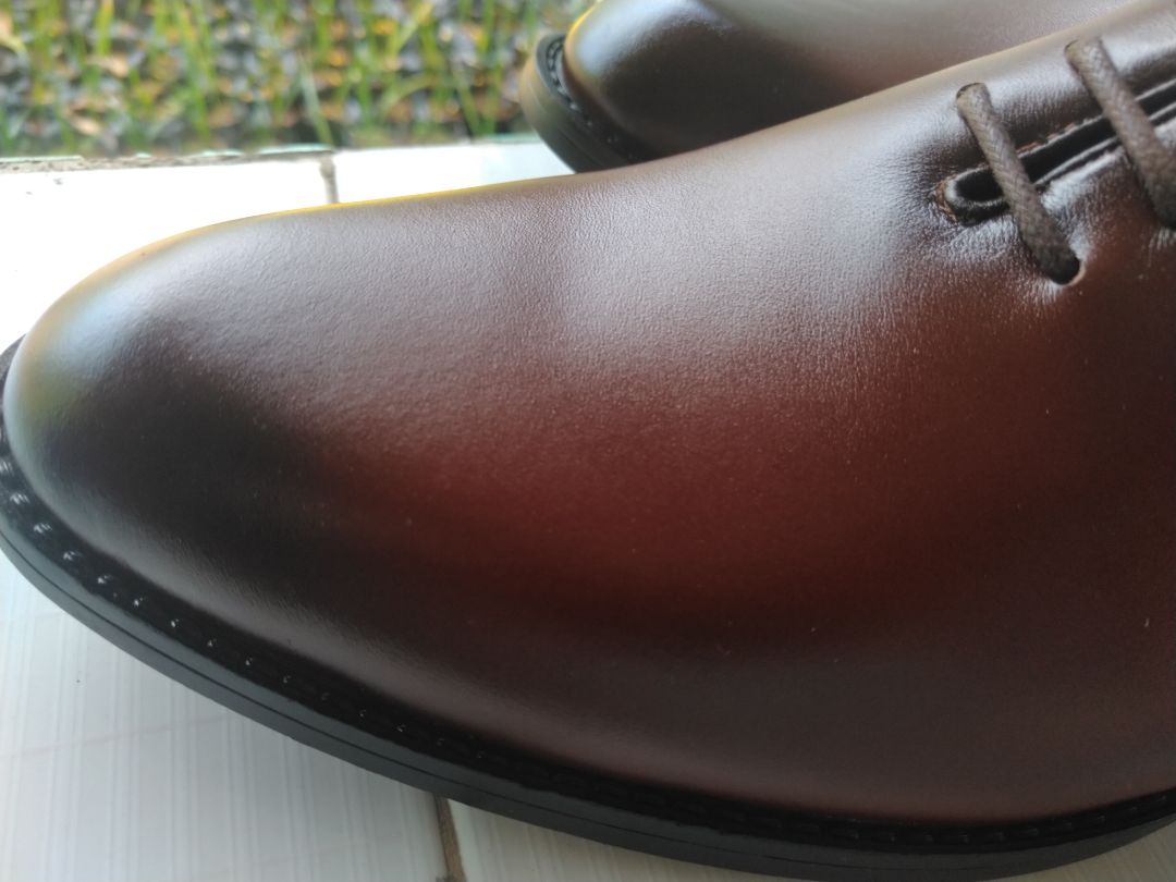 Giày đúng size, form đẹp, đế cao vừa phải.