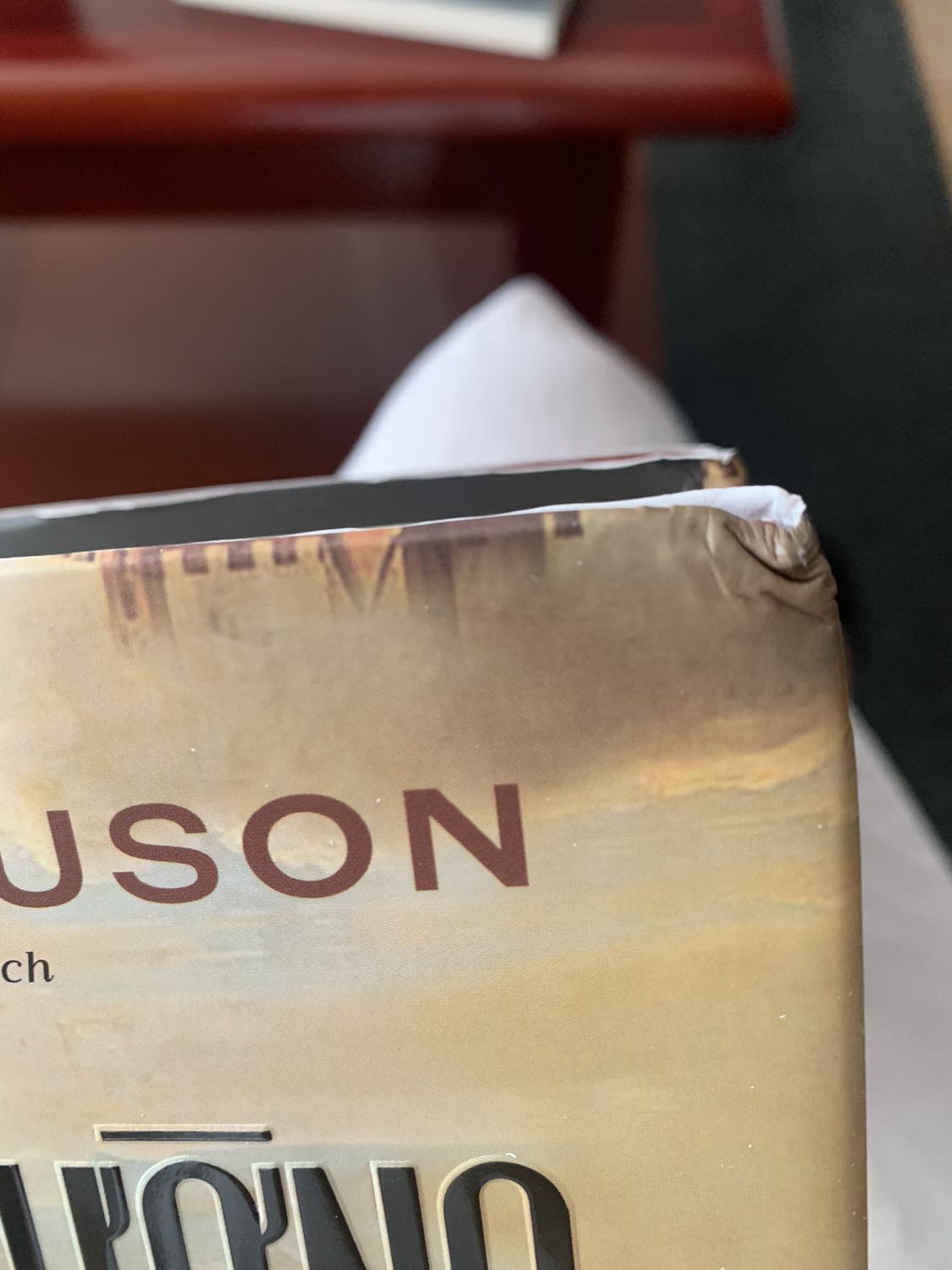 Sách bị hỏng trong quá trình vận chuyển.
Đối với Tôi , sách rất quý giá nên việc hỏng sách là một lỗi không thể chấp nhận