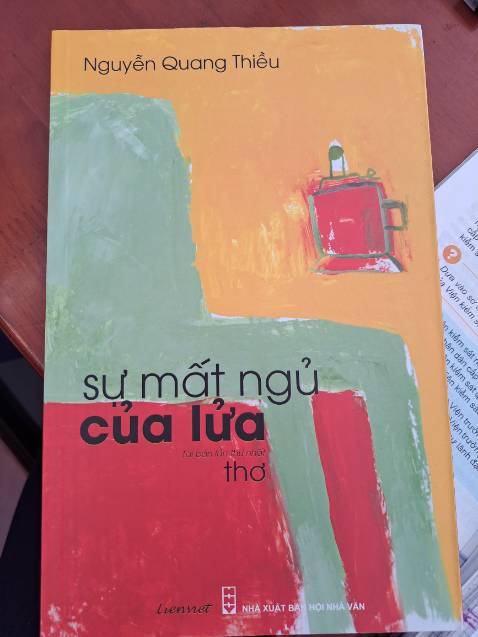 Bìa đẹp, thơ hay còn có cả tranh nữa