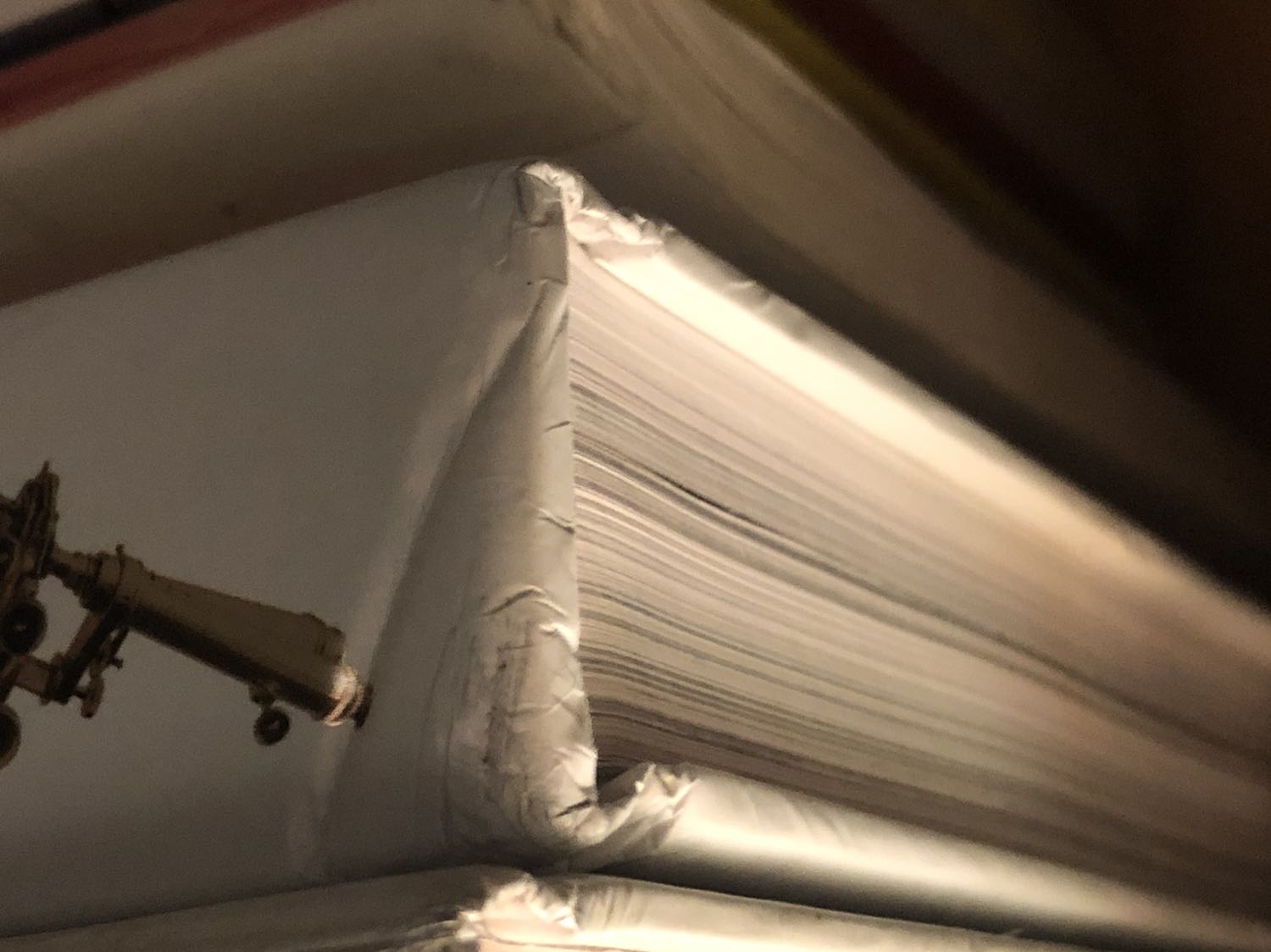 Đóng gói không tốt, không nẹp các góc nên góc bị nát. Sách in chất lượng. Nói chung tốt. Chỉ khâu đóng gói chưa Ok nên cho 4 sao.