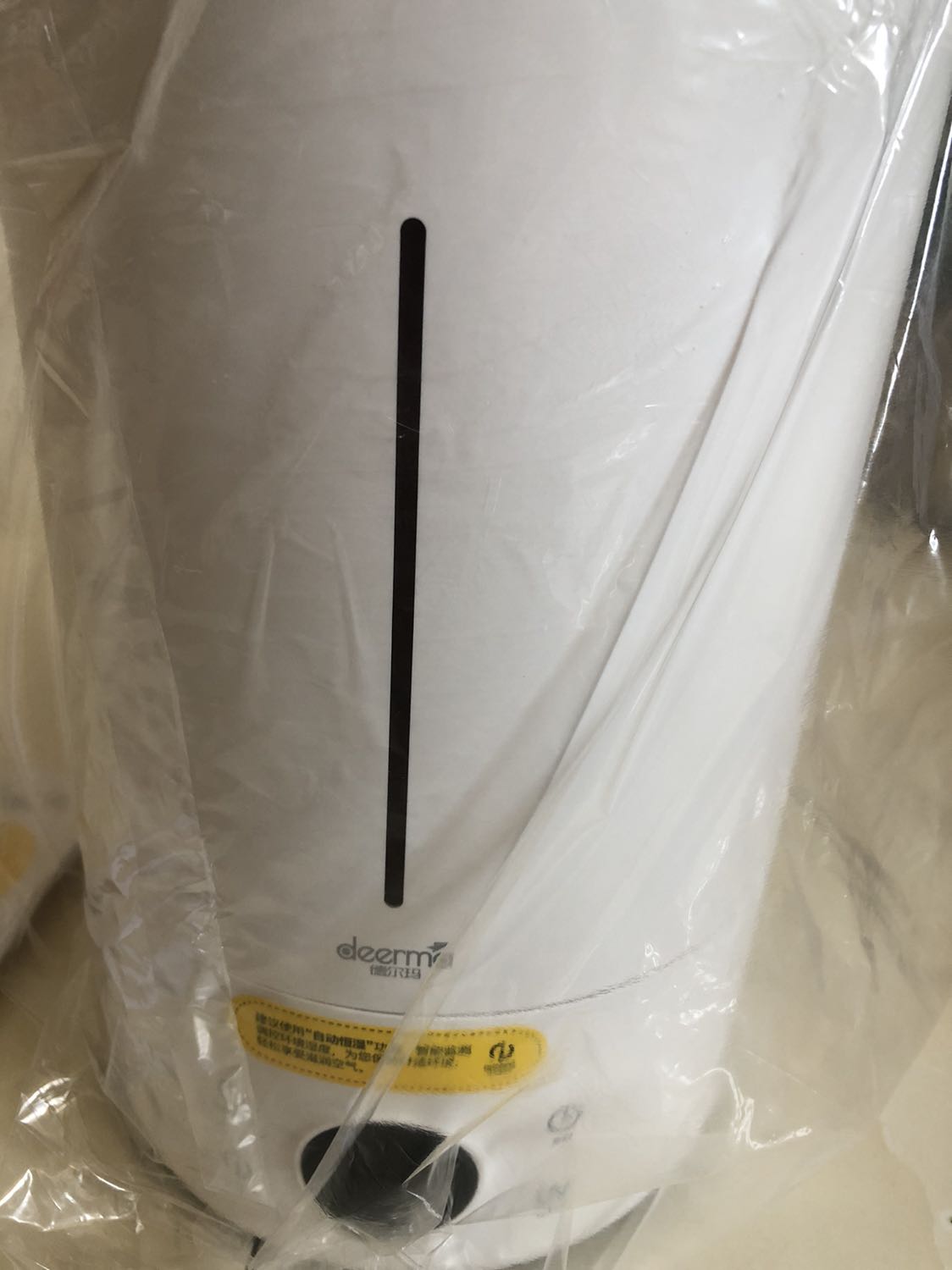 Máy sử dụng tốt, thông minh. Có đèn UV khử khuẩn. 
Có chức năng tự động đo độ ẩm và theo mức độ ẩm mình cài đặt. Nên dùng nước lọc để tránh dơ máy và đầu dò. 
Tuy nhiên không có phiếu bảo hành nên chỉ đánh giá 4 sao. 
Trong trường hợp cần bảo hành thì làm như thế nào? shop hoặc tiki phản hồi giúp nhé