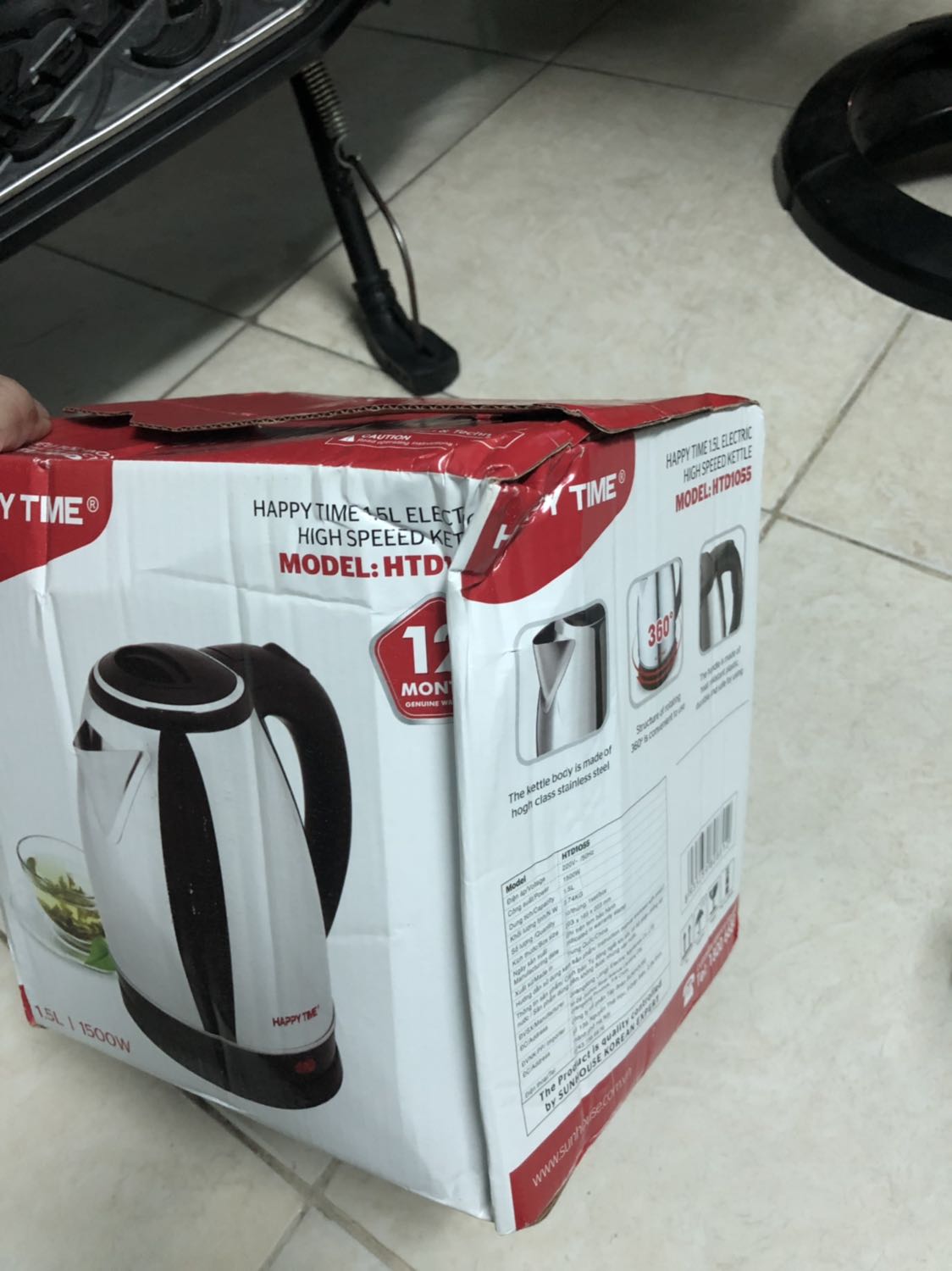 Giao hàng trễ 5 ngày. Thùng móp méo, tem nhăn nhúm. Đặc biệt đế và bình không khít nên khi đặt lên đế bình lắc lư như bập bênh. Đề nghị tiki xử lí giúp mình trường hợp này gấp!