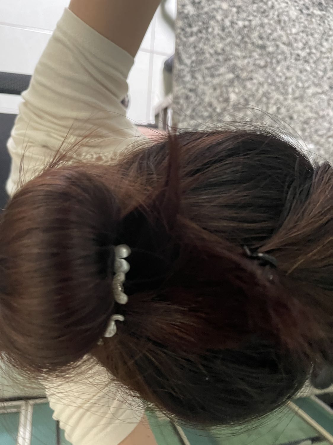 Như mô tả. Cũng khá dễ búi tóc. Có tặng kèm dây buộc. Rất hài lòng với shop & dịch vụ của Tiki Như mô tả. Cũng khá dễ búi tóc. Có tặng kèm dây buộc. Rất hài lòng với shop & dịch vụ của Tiki