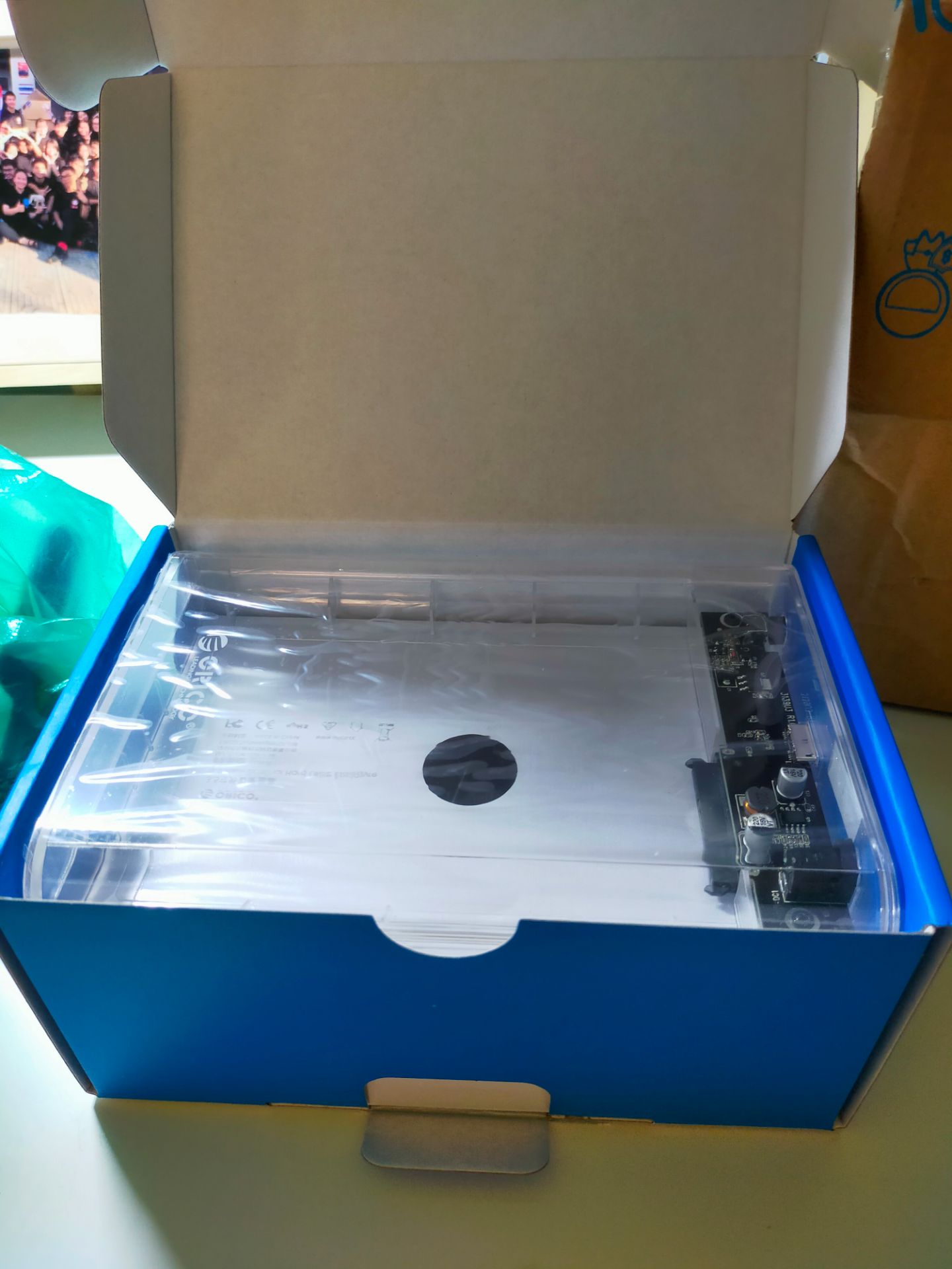 Sản phẩm khá là ok, có hộp của nhà sản xuất, tem nhà phân phối đàng hoàng. Sản phẩm mới hoàn toàn, rất đẹp, gắn vô rất chắc chắn, đọc dữ liệu rất tốt. Hoàn toàn xứng đáng với số tiền bỏ ra.