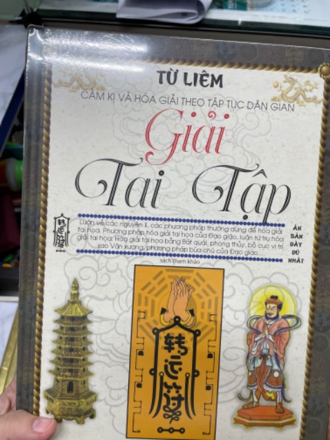 Mình tìm cuốn nì lâu lắm rồi. Tuy cuốn nì tái bản nhưng may mắn mình tìm lại được nó. Cuốn lúc trước mua ko rõ bằng cuốn tái bản. 
Sách giao còn bọc kỹ lắm. Nguyên seal 😊