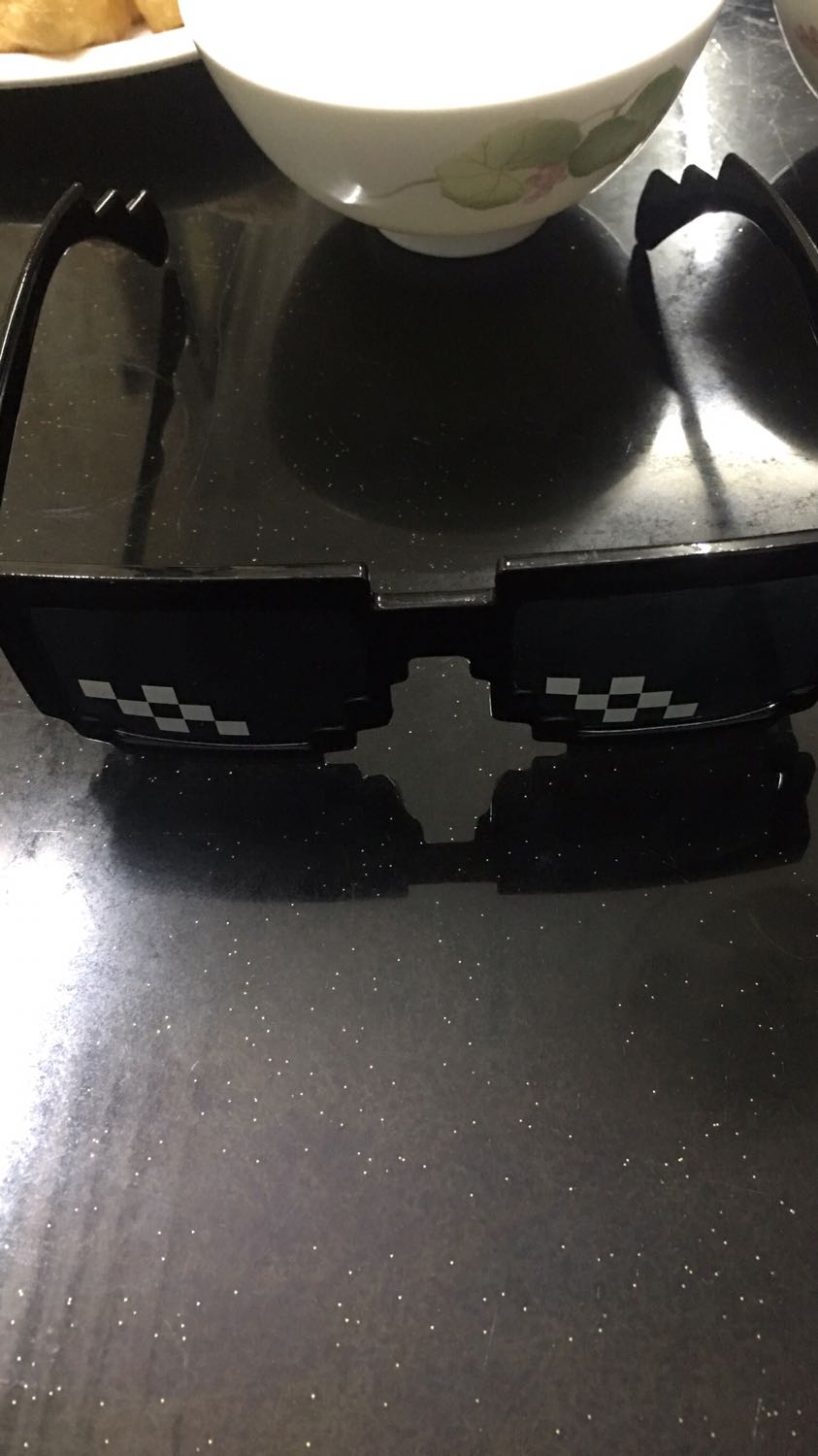 Kính cho trẻ em chơi mà size như người lớn, nếu nhỏ hơn thì tốt