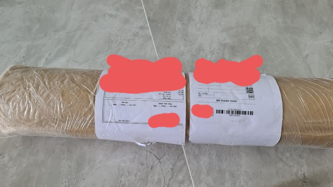 Đóng gói cẩn thận. Thảm dày, êm, chống trượt. ủng hộ shop và Tiki. 
Hơi ngạc nhiên 1 tí là phiếu thông tin sản phẩm, shop lại dán ra bên ngoài, lộ hết các chi tiết (các đơn dropship khác, phiếu chi tiết sp sẽ bỏ bên trong, bên ngoài chỉ dán PO)