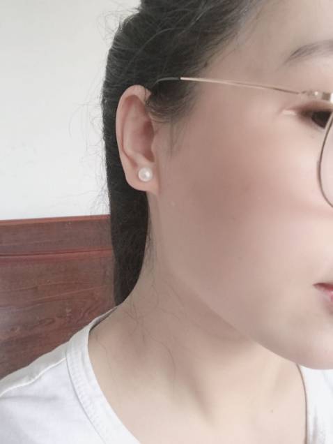 Ngọc trai sáng
Chốt chắc. K sợ rơi. Vì lúc đeo mãi nó mới vào :)
Canh sale nên rẻ so với giá trị ^^
Bông tai rất đẹp xinh xắn
Sẽ ủng hộ shop trong thời gian sớm nhất