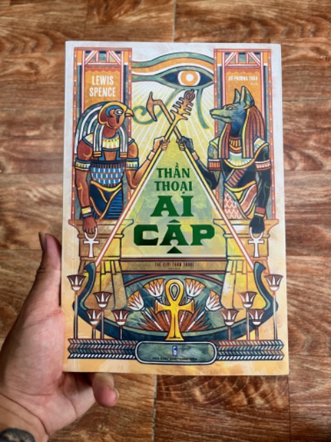 Sách được giao nhanh và bao bọc kĩ càng… Nhìn thôi đã thấy sự sang trọng chứ huống chi cầm vào… Chất lượng giấy ổn và mực in đều… Nội dung thì đúng là những gì mình cần cho việc tìm hiểu về Ai Cập nói chung và các vị thần nơi ấy nói riêng nên cảm thấy rất hài lòng với sản phẩm trên…