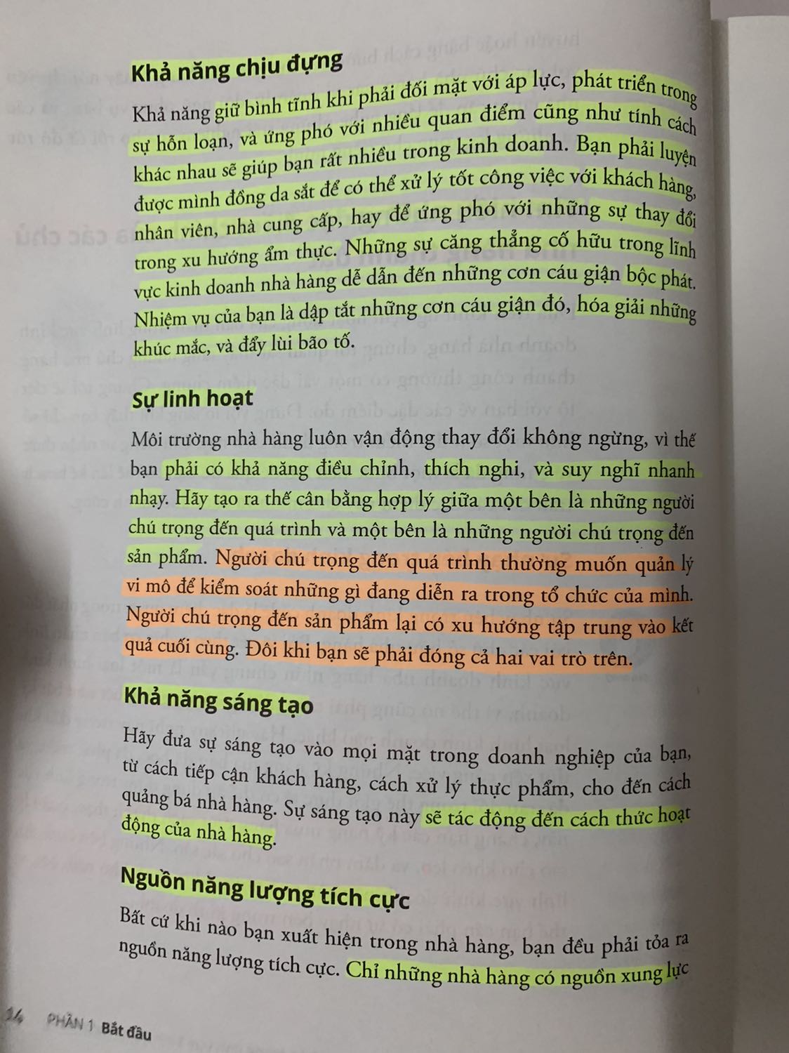 / Đọc cuốn này đúng là mở rộng tầm nhìn vì nó có liên quan tới lĩnh vực nghề nghiệp hiện tại của mình. Đây là cuốn sách mô tả khá chi tiết từ cấp vận hành cho tới cấp độ là owner của 1 nhà hàng. Mặc dù mình chưa đạt đc tới level đó nhưng nó cung cấp 1 khối lượng kiến thức rất lớn sâu sắc trong lĩnh vực F&B. Và đầu sách có giới thiệu 1 cuốn Running a bar for dummies, mình có search tiki thì quyển này chưa có hàng.
Mình khá hài lòng vs chất lượng mà sản phẩm tiki giao cho mình.