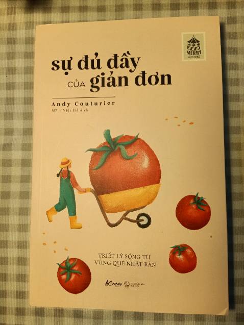 sách về không có 1 túi chống sốc nào, nên mặt lưng bị cấn vài dấu😔 xót lắm ạ, tiki gói hàng chỉ hận không thể tối giản hơn :))))))))