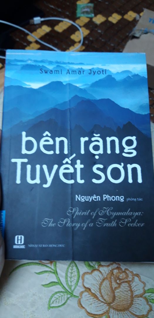 e mới lấy sản phẩm về. sách bên mk gửi bìa bị gãy hết cả. e đã mua nấy lần rồi mà lần này bên mk lại gửi sách lỗi như vậy . sách như kiểu sách cũ á.