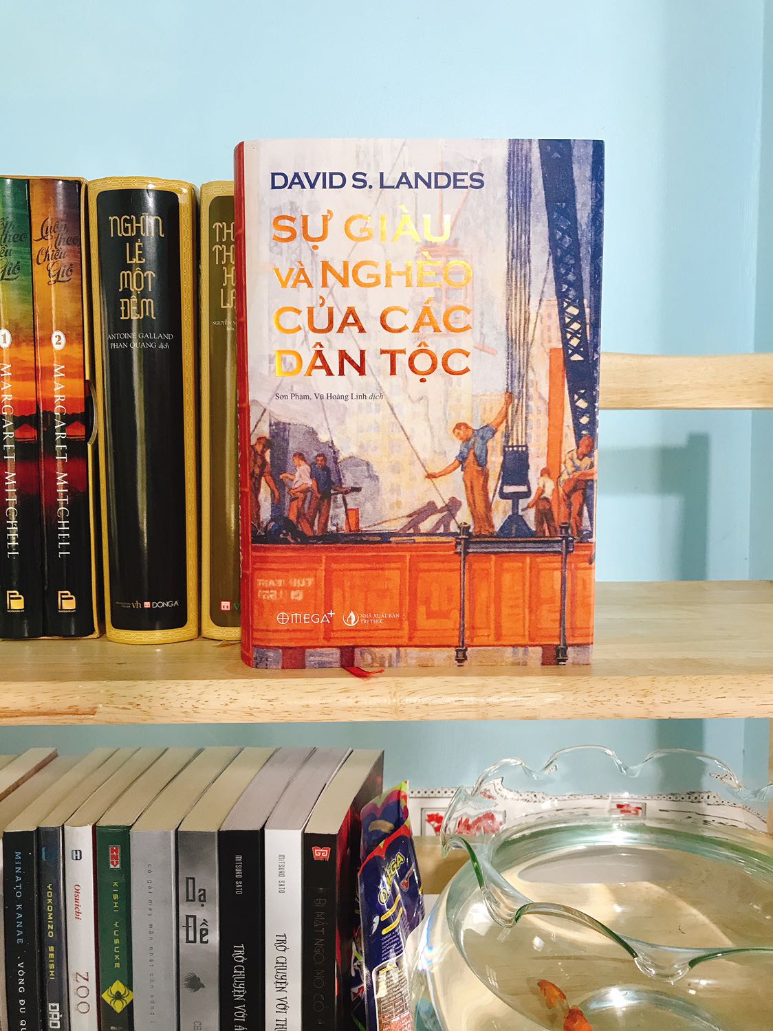 Đơn hàng đầu tiên của năm mới. 1 quyển sách cung cấp kiến thức đồ sộ của Omega. Sách mới cóng shipper thân thiện. Đọc xong mình sẽ chi tiền tiếp cho Omega vì cái tâm làm sách quá đỉnh luôn ???