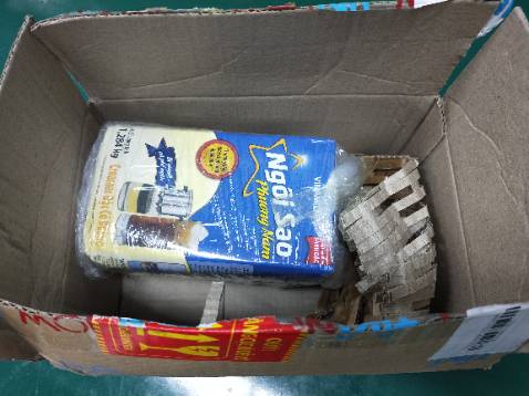 Giao hàng quá nhanh. Vừa order lúc sáng, chiều nhận được liền. NV giao hàng vui vẻ. Hàng hơi cấn móp xíu, nhưng chấp nhận được. Date xa, quá good.
Nói chung là OK. Cho shop 5 sao.