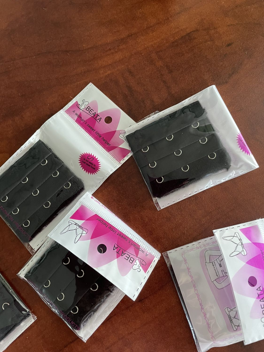 Ship ơi sao hình thì để bảng 2 móc mà sao cho tôi bảng 3 móc vậy shop-xin shop đổi cho dùm -tôi k thể sử dụng được