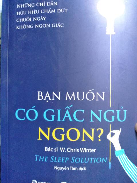 Sách khá dày. Tác giả dành 7 chương đầu để cung cấp kiến thức về giấc ngủ. 9 chương sau nói về cách trị những bệnh về giấc ngủ.