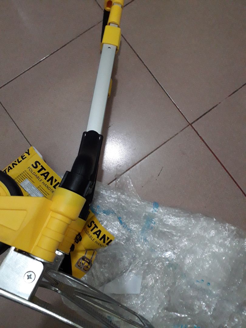 Sản phẩm nhìn bên ngoài trông có vẻ chắc chắn, nhưng khi mình nâng một chậu cây khoảng 30-35kg thì bị cong càng như hình chụp. Cái này chắc dùng cho các ông bà già kéo cái giỏ đi chợ thì thích hợp. Sản phẩm nhìn bên ngoài trông có vẻ chắc chắn, nhưng khi mình nâng một chậu cây khoảng 30-35kg thì bị cong càng như hình chụp. Cái này chắc dùng cho các ông bà già kéo cái giỏ đi chợ thì thích hợp.