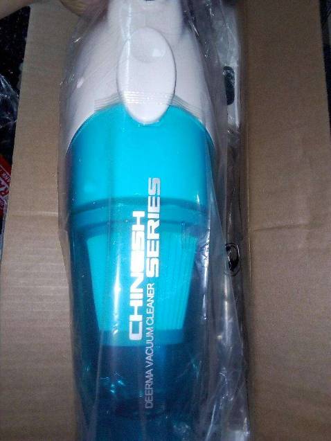 Tiếng hơi ồn. Máy hút mạnh, hút đc rất nhiều bụi, tóc, lông thảm. Thực sự đáng mua vì giá rẻ mà chất lượng quá ổn. Có 3 đầu hút tiện lợi. Khe nhỏ thì hơi khó vì máy k lọt. Nhưng nhìn chung k có điểm j chê cả.  10 điểm cho chất lượng sản phẩm