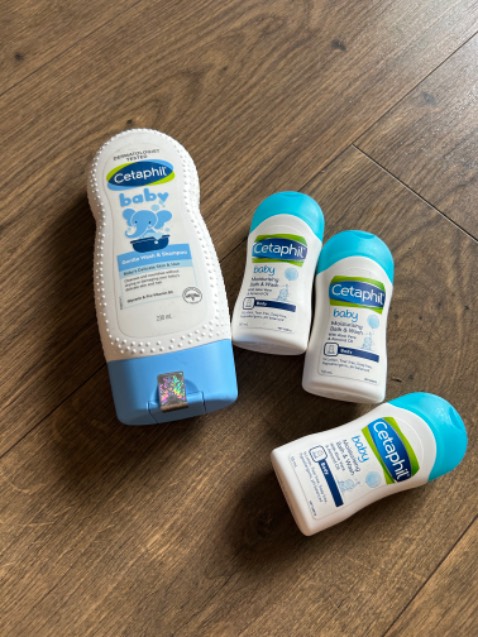 Nên mua cho bé dùng và cả cá nhân người lớn cũng dùng thoải mái. Da mình nhạy cảm nên dùng dễ chịu lắm. Mùi lại thơm nhẹ chứ không khó chịu. Lại được khuyến mãi hàng chai nhỏ mang theo, rất tiện lợi và hữu dụng! Xuất sắc! Nên mua cho bé dùng và cả cá nhân người lớn cũng dùng thoải mái. Da mình nhạy cảm nên dùng dễ chịu lắm. Mùi lại thơm nhẹ chứ không khó chịu. Lại được khuyến mãi hàng chai nhỏ mang theo, rất tiện lợi và hữu dụng! Xuất sắc!