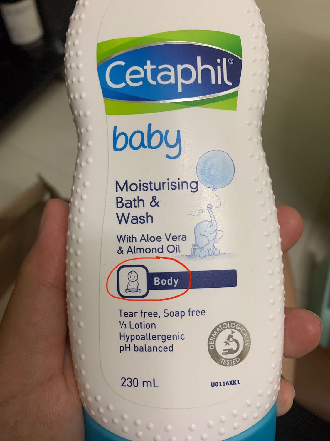 Mình đặt sản phẩm trên Tiki là tắm và gội (body & hair) 2 in 1, mà bên Tiki ship cho mình chỉ là sản phẩm tắm (body) thôi. Đã gọi lên Tiki để đổi, trả, nhưng mà lần 2 nhận sản phẩm cũng vẫn là tắm (body) thôi. Khâu đổi trả sản phẩm bên Tiki làm ăn cẩu thả quá.