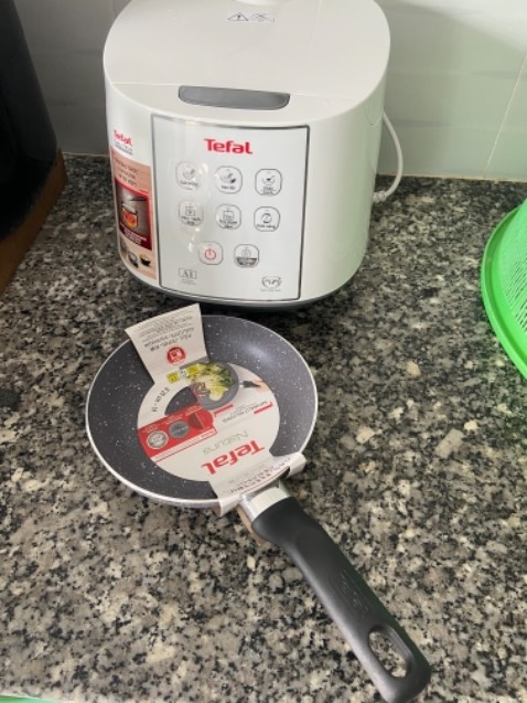 Đóng gói kĩ, giao nhanh đặt chiều hôm trước là sáng hôm sau đã giao. Độ bền thì sd thời gian mới biết 😄 Mình săn được với giá 834k khá rẻ còn đc tặng thêm chảo