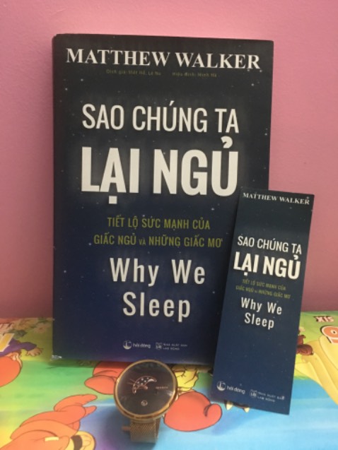 Giao hàng nhanh. Sách đẹp, chất lượng. Nội dung hay, giúp người đọc hiểu sâu hơn về giấc ngủ của loài vật nói chung, con người nói riêng và những cơ chế phát sinh bệnh tật khi giấc ngủ bị rối loạn. Kiến thức sâu nhưng văn phong dễ hiểu. Đọc xong cảm giác rất tự tin về sự hiểu biết về giấc ngủ và các giấc mơ! Thanks so much! Giao hàng nhanh. Sách đẹp, chất lượng. Nội dung hay, giúp người đọc hiểu sâu hơn về giấc ngủ của loài vật nói chung, con người nói riêng và những cơ chế phát sinh bệnh tật khi giấc ngủ bị rối loạn. Kiến thức sâu nhưng văn phong dễ hiểu. Đọc xong cảm giác rất tự tin về sự hiểu biết về giấc ngủ và các giấc mơ! Thanks so much!