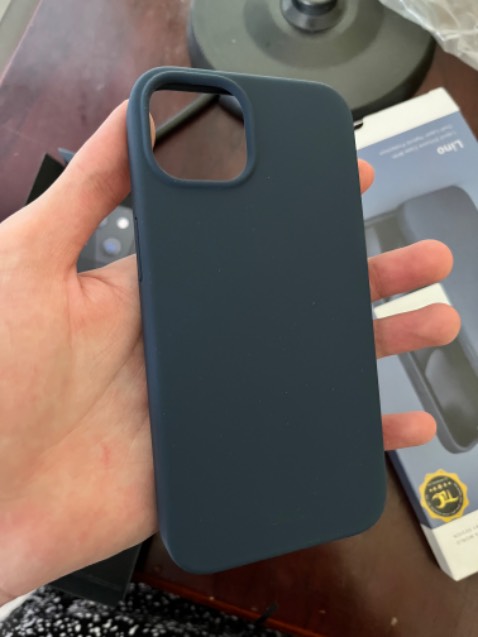 Hơi đắn đo lúc đầu do mức giá nhưng khi cầm thực tế mới thấy cái gì cũng có cái giá của nó. Xứng đáng với giá tiền.