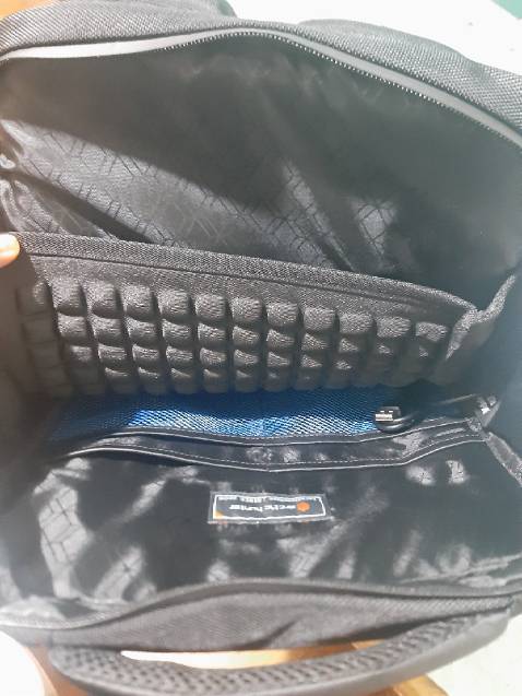 Túi trc kia mua của shop khi shop mới chỉ bán trên *** đến giờ ko hề rách hay đứt chỉ hư dây kéo gì cả. Riêng balo này thấy cứng cáp, đẹp độ hoàn thiện cao, ưng ý. Bao bì sp cẩn thận và chu đáo, phù hợp với giá tiền