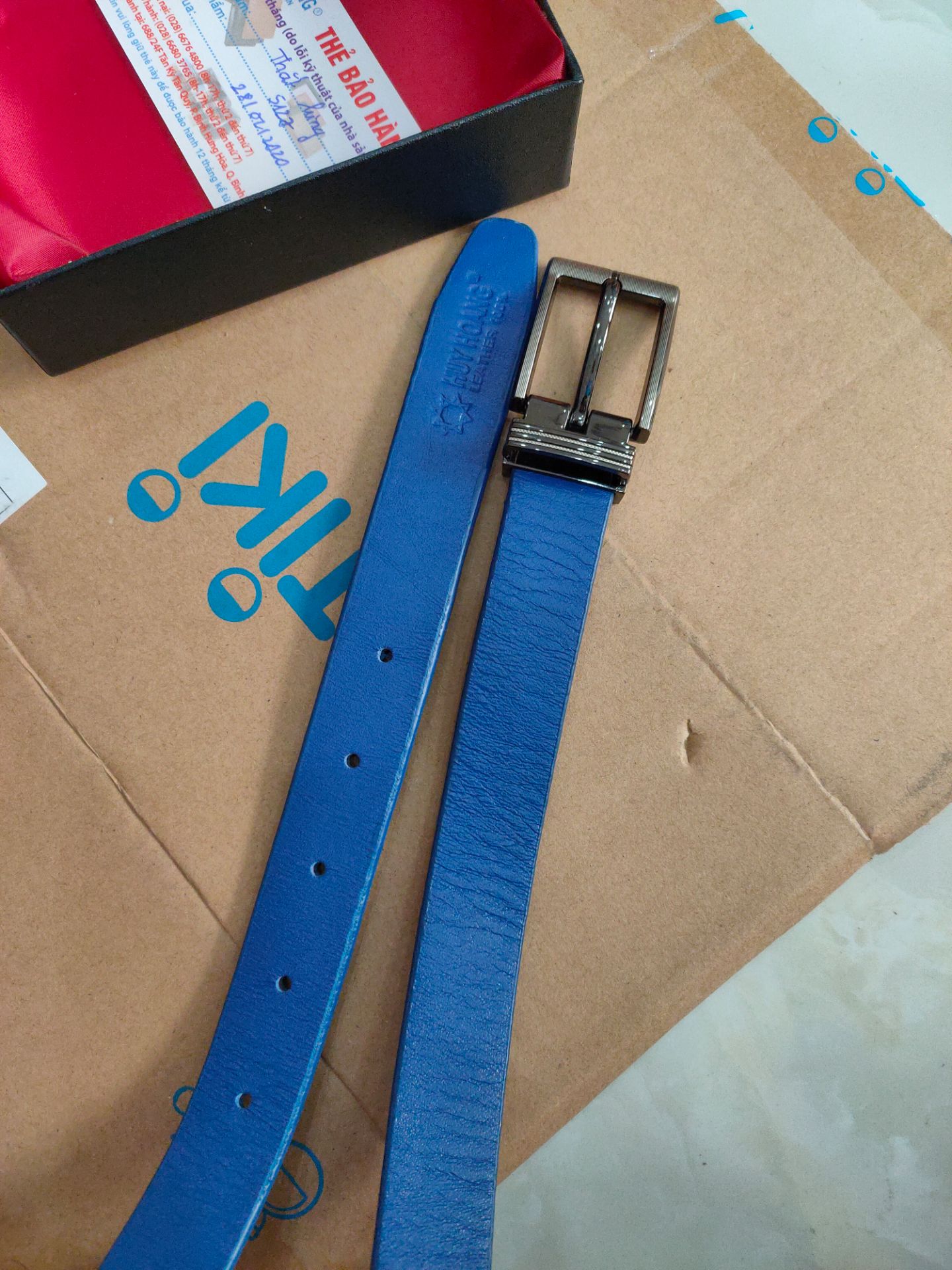 Dây mềm mịn. Rất mềm đẹp lắm da thật... có hộp và thẻ bảo hành đầy đủ.... Sẽ tiếp tục ủng hộ