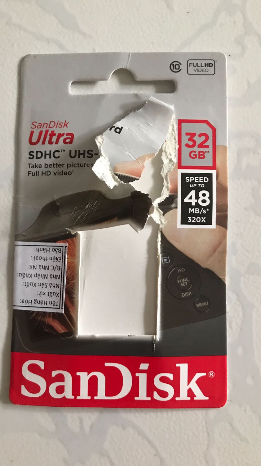 Shop cho mình hỏi thẻ nhớ này to như vậy sao cắm vào camera được, trước khi mua mình có hỏi là sử dụng được cho camera k thì shop bảo là được, giờ về tháo ra cắm thì k cắm được