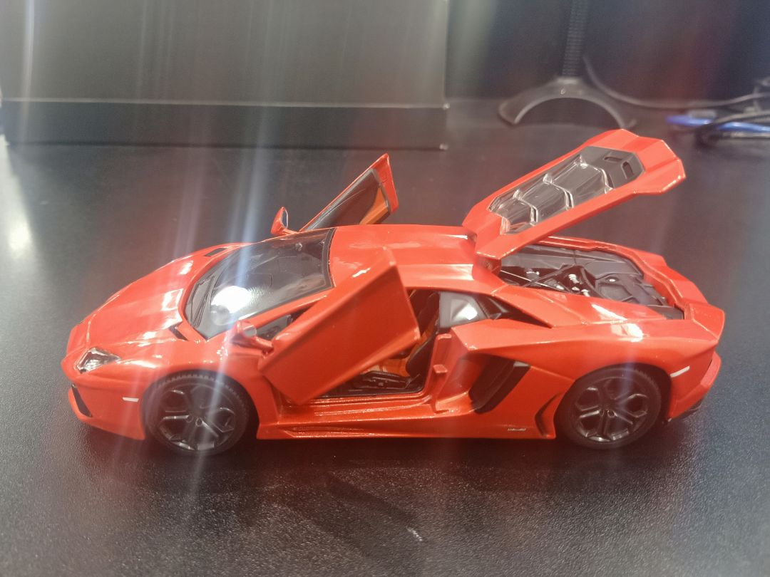 Sản phẩm không mở được nắp capo vì không có đường cắt không giống như ảnh quảng cáo sản phẩm!