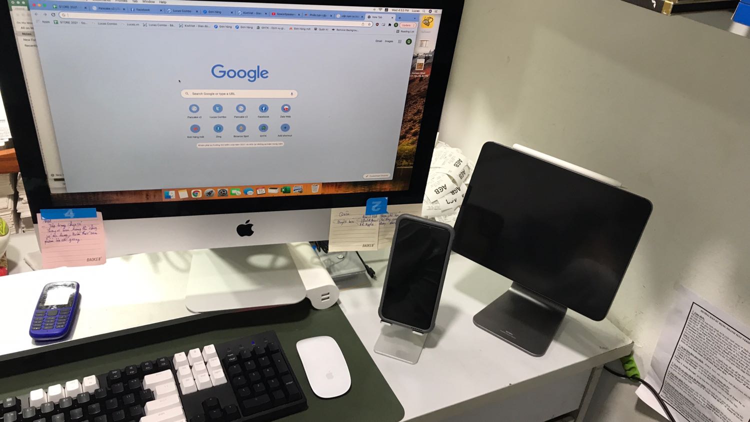 Đế nhôm chắc chắc, nam châm hít chặt, màu sắc tệp với iPad nên setup rất đẹp