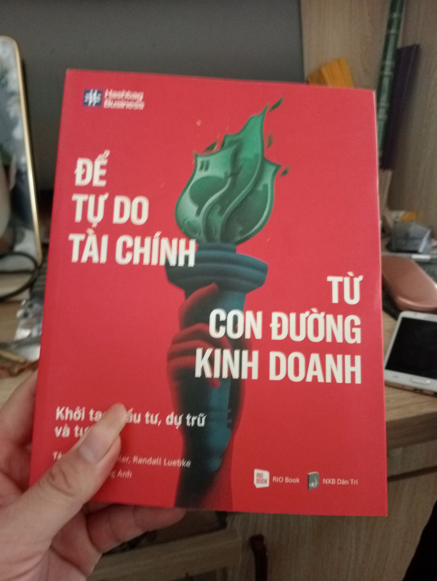 sách dày dặn In chất lượng giấy đẹp đúng xu hướng Nội dung xem qua chắc hẳn hay ho
