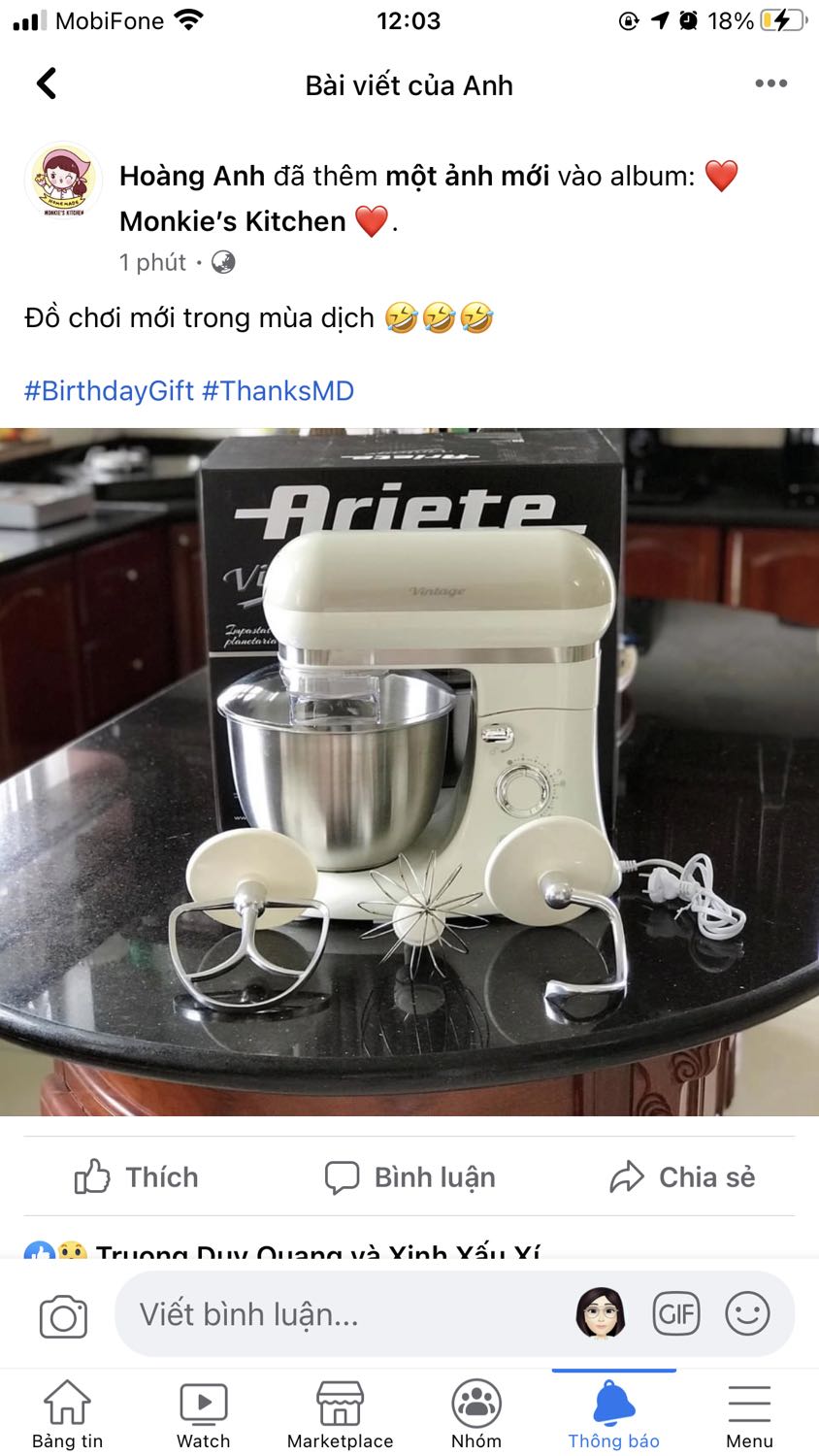 Máy phù hợp với giá tiền, đóng gói kĩ chắc chắn. Khi trộn bột hơi rung và ồn, chức năng đánh trứng chỉ đánh được với số lượng nhiều. Mình đánh 4 lòng trắng trứng thì ko bông lên được do que ko sát đáy âu. Đây là mẻ bánh mình sử dụng chức năng trộn bột của máy, khá là ok.