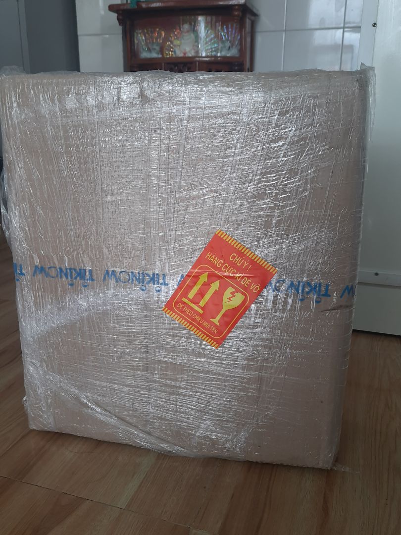 dòng này to hơn 7010. mình đang dùng dell đồng bộ 7010,nhưng cái này to hơn nhiều. máy chạy ổn định, tạm thời chưa có vấn đề.
vấn đề ở chỗ đóng gói, hàng đóng gói cho được 1 tấm xốp nhỏ. vận chuyển có nhiều vết trầy nhỏ. mong shop khắc phục đóng gói, vì bất cứ hàng gì cũng sợ khâu vận chuyển.