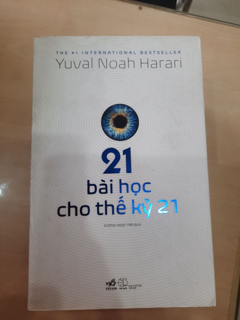 Lần này quá thất vọng với tiki. Dù giao hàng nhanh nhưng chất lượng sản phẩm quá tệ. Mình đặt mua 2 cuốn, cuốn "21 bài học cho thế kỉ 21" đầy bụi, dơ và cũ như sách tồn kho. Cuốn này mình mua để tặng sinh nhật  bạn mà chất lượng thế này đây.  Không lẽ mang cuốn sách cũ mèm bụi bặm dơ thế này đi tặng ng khác, bìa sách mà trắng nên dơ là thấy liền, vậy mà cũng gói hàng gửi khách. Đặt mua sách mới mà thành ra cũ. Quá thất vọng.