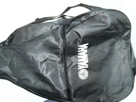 Nhận hàng xong mở ra không nói nên lời. Bao đàn quá cũ và nhàu nát.