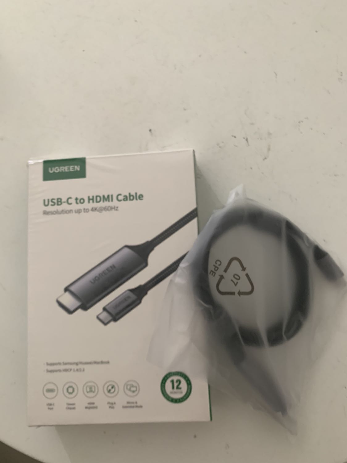 Sản phẩm lỗi; tiki now giao nhanh nhưng sản phẩm sử dụng cho tín hiệu ko tốt; mang hình bị nhiễu màu trắng khi hiển thị màn đen, và cứ tầm mấy phút thì mất tín hiệu đen xì màn. Đã gửi đơn yêu cầu bảo hành nhưng ko thấy Tiki gửi email xác nhận; h ko biết liên hệ kiểu gì để bảo hành đây.