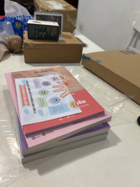 Giao hàng nhanh, đóng gói cẩn thận, sách chính hãng không phải sách lậu như shop.pee