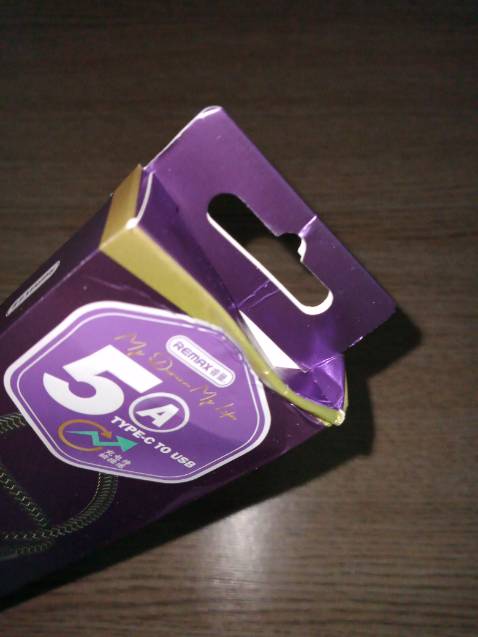 Nắp hộp bị móp méo, ko có tem niêm phong. Giống như shop tráo hàng. Mang danh Official bán đồ tệ quá