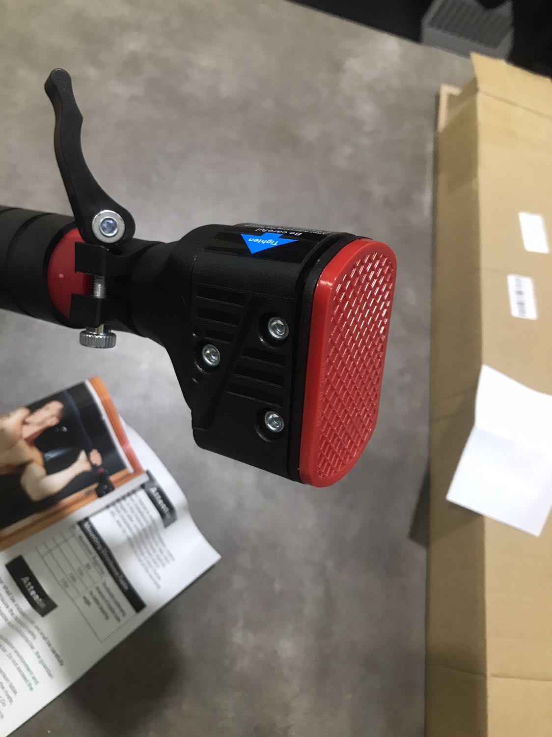 Có cảm tình từ giao hàng, đóng gói tới sản phẩm. Đồ chắc chắn, hoàn thiện tốt.