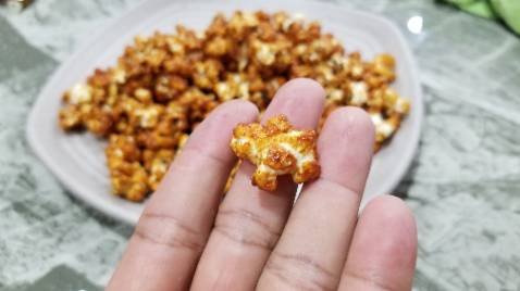 mọi thứ ok nhưng hạt hơi nhỏ nên nổ ra hơi bé xíu, dù sao cũng ok để giết thời gian mùa dịch, và dạy tụi nhỏ biết cách làm bắp nổ. kk