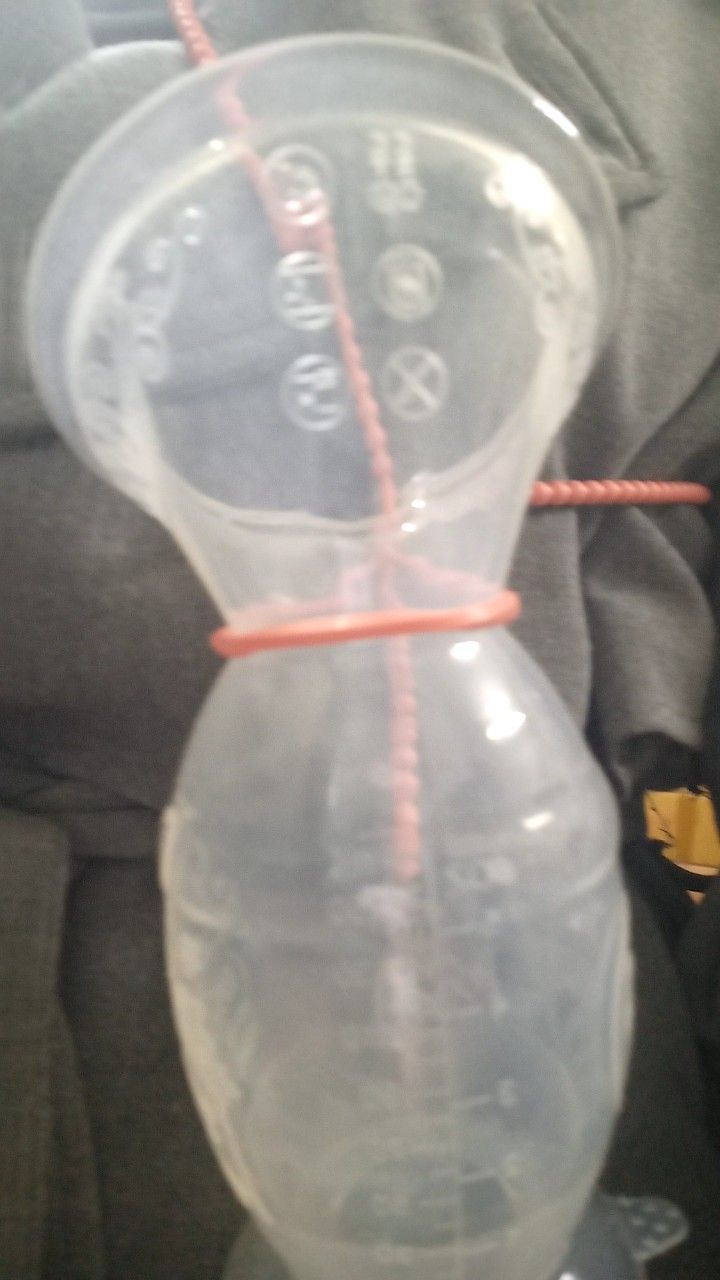 Đang ngồi làm ship gọi ra nhận hàng, demo cho các mẹ luôn, hút sữa k pải giữ tay mà k sợ con đạp bung ra nữa Đang ngồi làm ship gọi ra nhận hàng, demo cho các mẹ luôn, hút sữa k pải giữ tay mà k sợ con đạp bung ra nữa