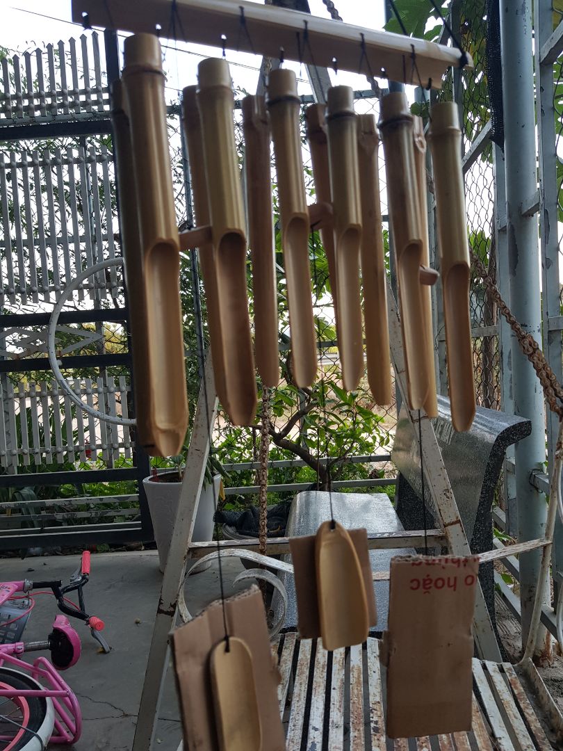 ko nên mua.treo trước gió .đứng sát bên ko nghe lun