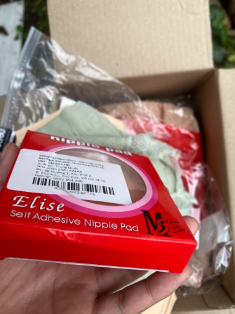 Dán ngực rất chắc chắn, hộp nhỏ xinh Dán ngực rất chắc chắn, hộp nhỏ xinh