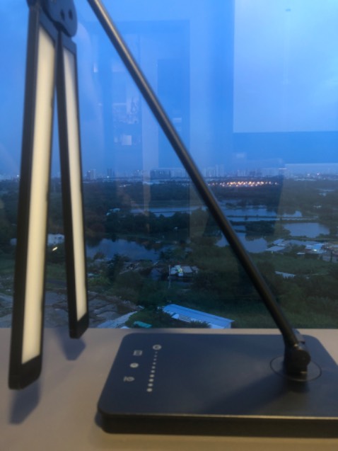 Thiết kế đẹp sử dụng ok lắm shop nếu có tính năng tích pin thì tuyệt vời