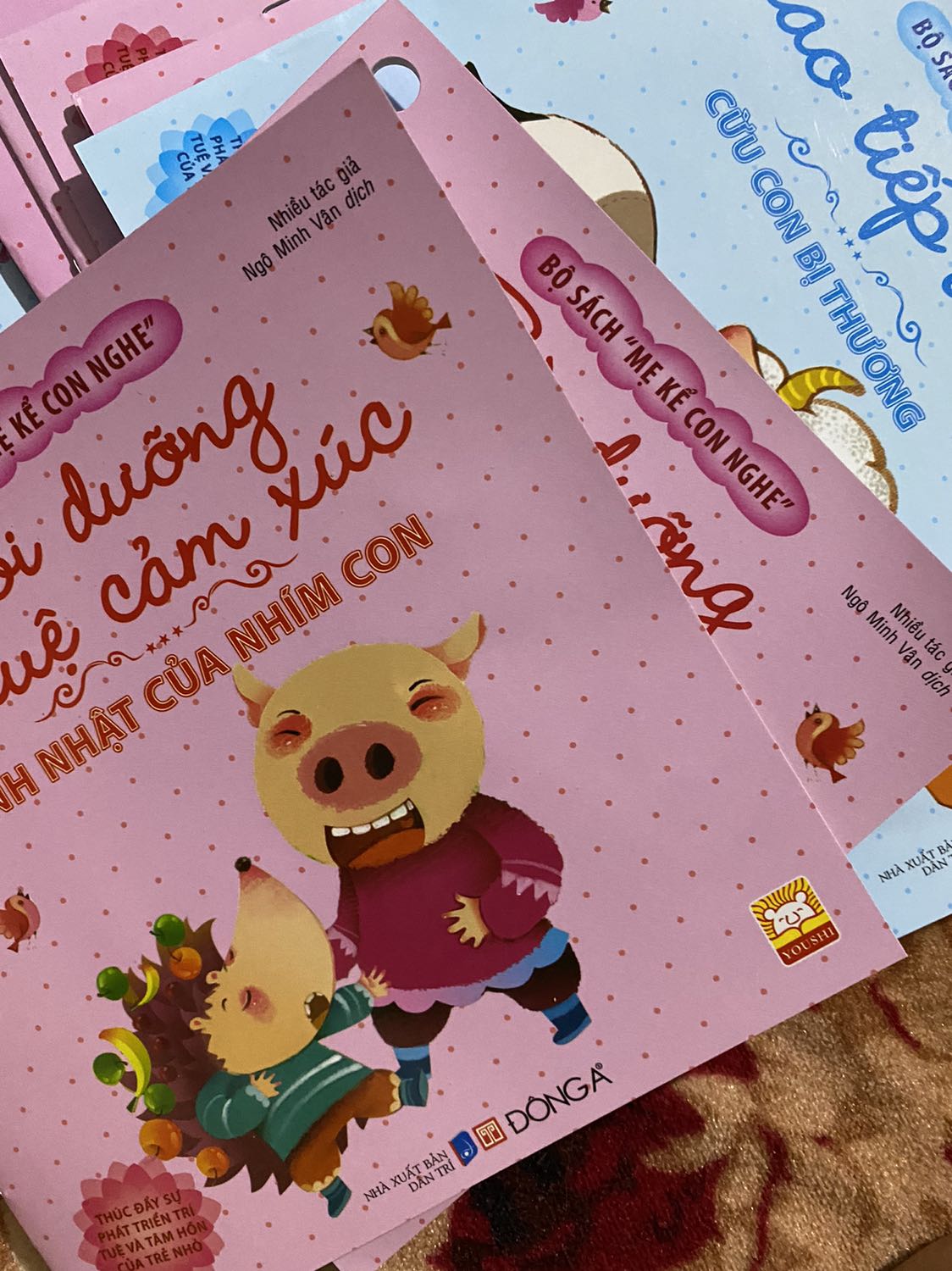 Sách in đẹp, minh hoạ dễ thương, nhiều câu chuyện hay, có những câu chuyện đơn giản quá theo suy nghĩ người lớn